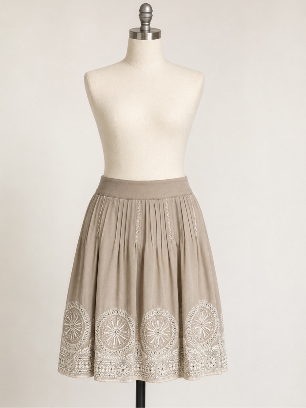 Chico's 2.5 Size Large Taupe Beige White Sequin Embroidered Chiffon Skirt